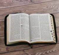 Bible NEG gros caractères souple fibrocuir noir tranche or onglets
