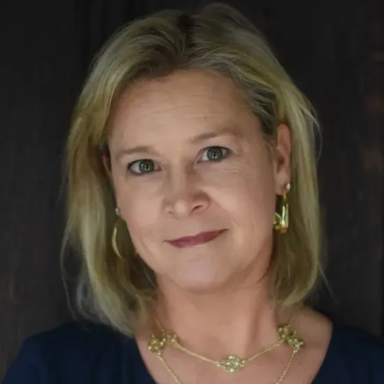 Julie Lowe